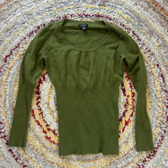 Green long sleeve scoop neck top - Picture 1 of 3